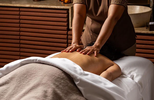 Read more about the article Karachi Massage Center – Top Spa Parlour in DHA Karachi 24/7